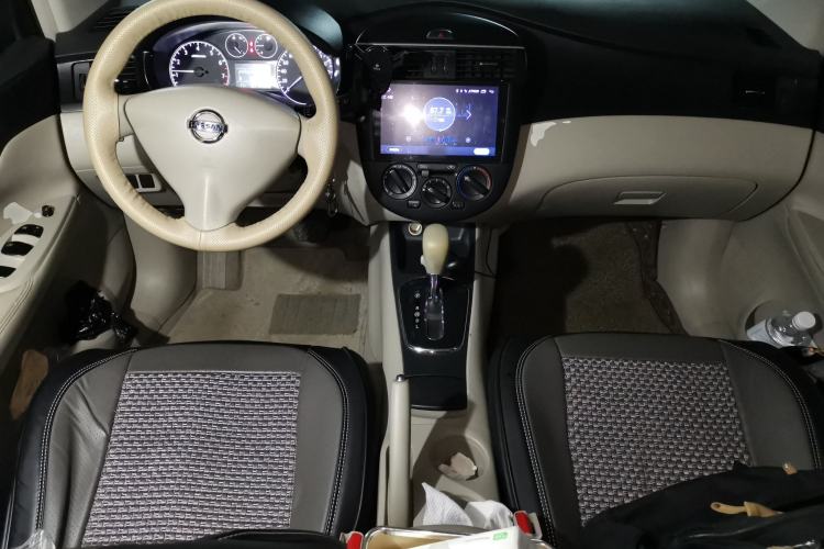 Used Nissan Tiida 2011 1.6L CVT Comfort Model Center Console