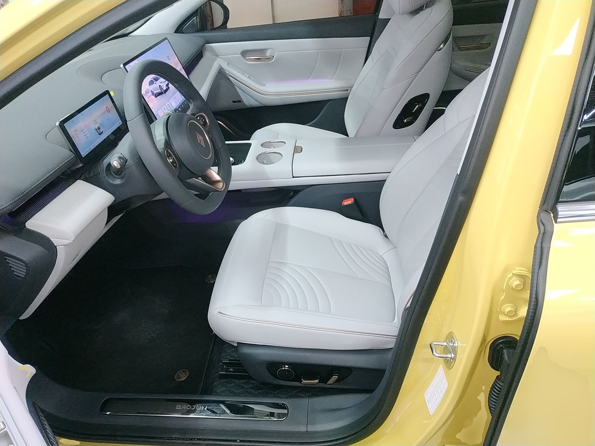 Переднее сиденье в автомобиле