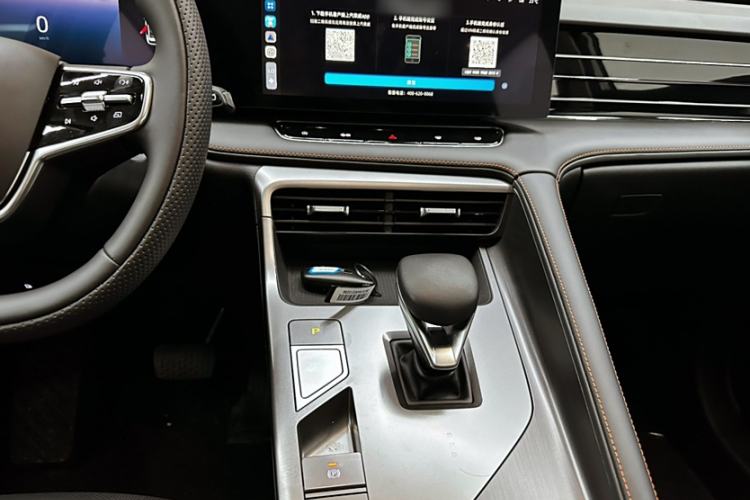 Used Roewe D5X DMH 2024 135 Luxury Edition
