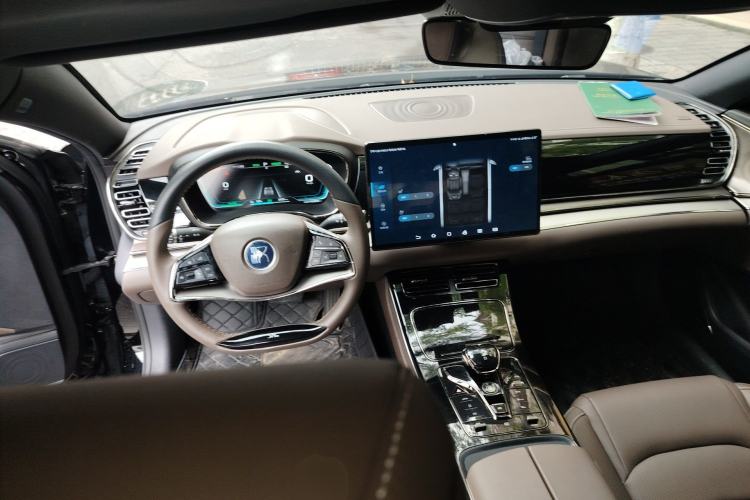 Used BYD Han 2020 EV Long-Range Luxury Model Center Console