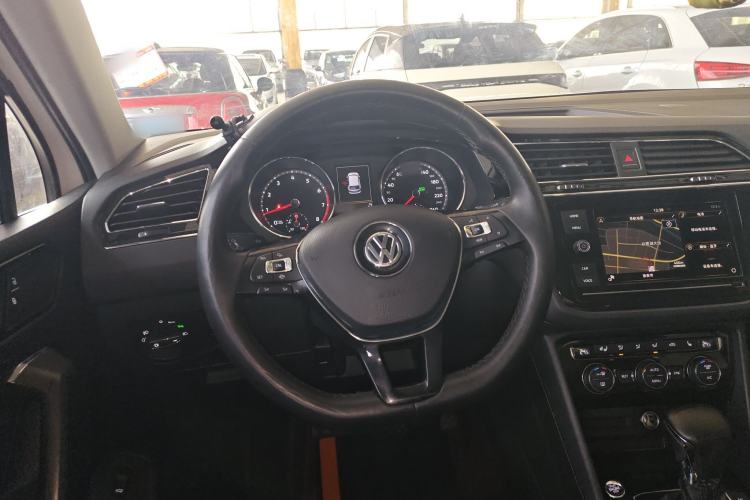 Used Volkswagen Tiguan L 2019 330TSI Automatic Two-Wheel Drive Smart Luxury Version China VI Standard
