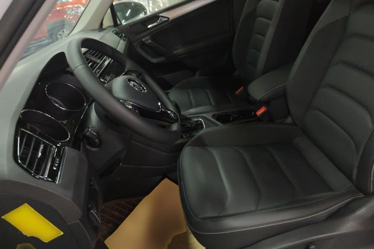 Used Volkswagen Tiguan L 2019 330TSI Automatic Two-Wheel Drive Smart Luxury Version China VI Standard
