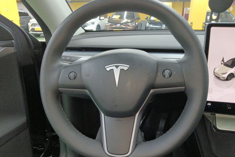 Used Tesla Model Y 2023 Long-Range All-Wheel-Drive Version
