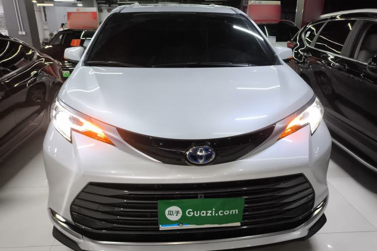 Used Toyota SIENNA 2023 2.5L Hybrid Deluxe Edition