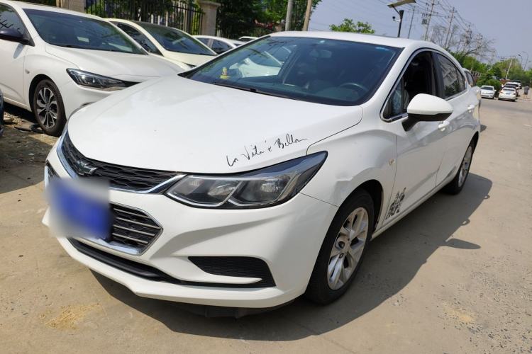 Used Chevrolet Cruze 2017 1.5L Hatchback Automatic Pioneer Sunroof Edition