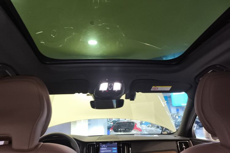 Used Volvo XC60 New Energy 2022 T8 Plug-in Hybrid Long-Range All-Wheel Drive Zhiyuan Luxury Edition