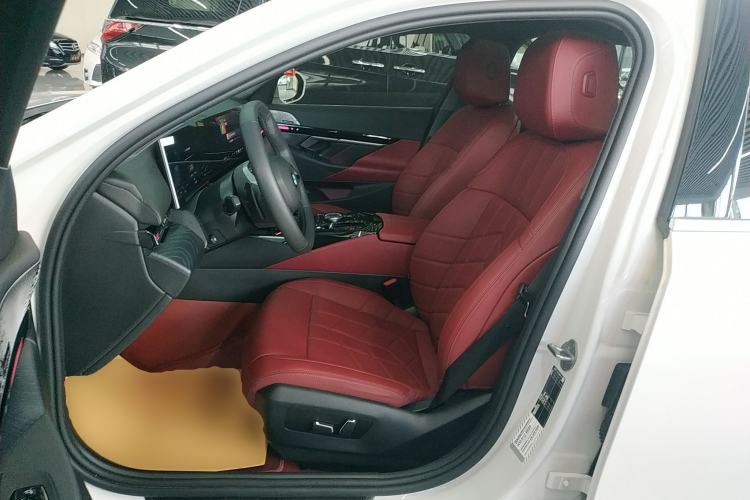 Used BMW 5 Series 2024 525Li Luxury Package Left Front Seat