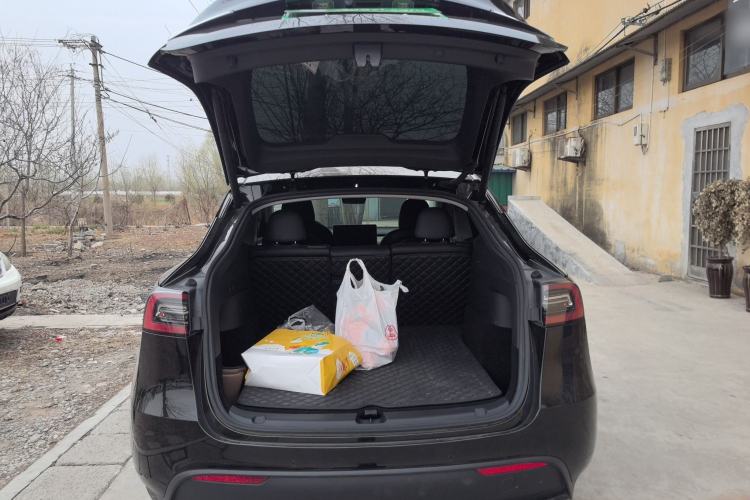 Used Tesla Model Y 2022 Long-Range All-Wheel-Drive Version