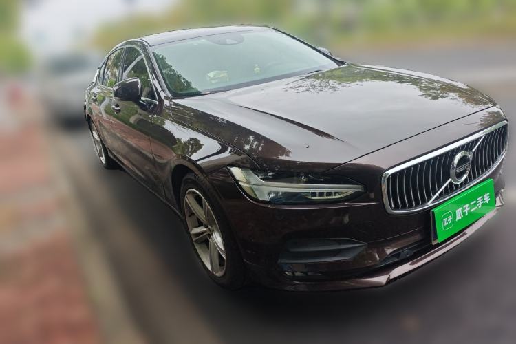 Used Volvo S90 2017 T4 Zhiyuan Edition Front Right 45 Deg