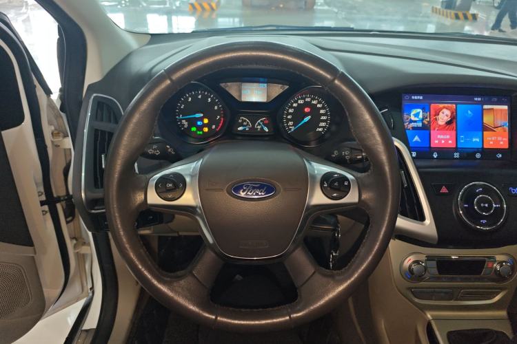 Used Ford Focus 2012 Sedan 1.6L Manual Fashion Edition
