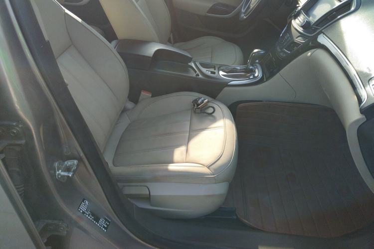 Used Buick Regal 2015 2.0L Elite Fashion Edition Right Front Seat