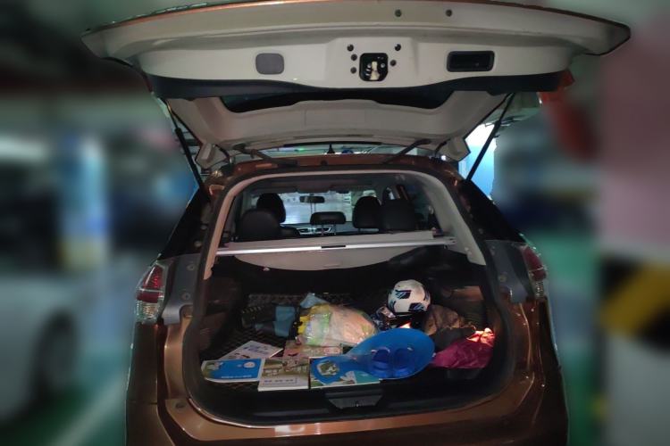 Used Nissan X-Trail 2015 2.0L CVT Comfort MAX Edition 2WD Trunk