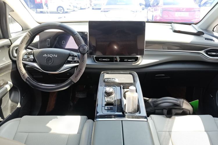 Used AION V 2022 Plus 80 Executive Edition Ternary Lithium Center Console