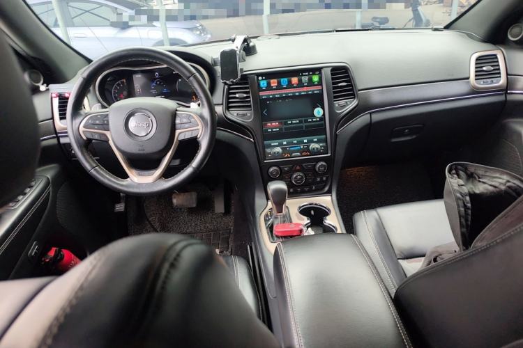 Used Jeep Grand Cherokee 2016 3.0L Comfort Navigation Edition Center Console