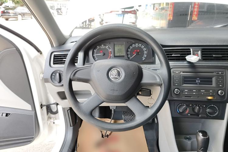 Used Skoda Rapid 2013 1.6L Automatic Smart Selection Model
