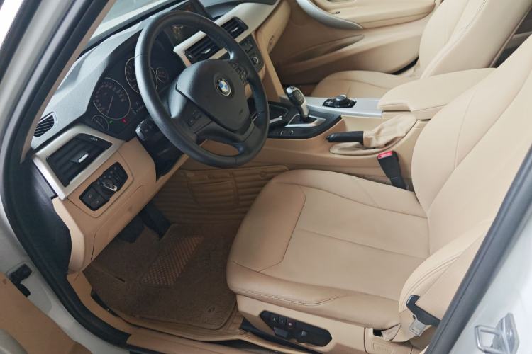 Used BMW 3 Series 2015 320i Active Edition
