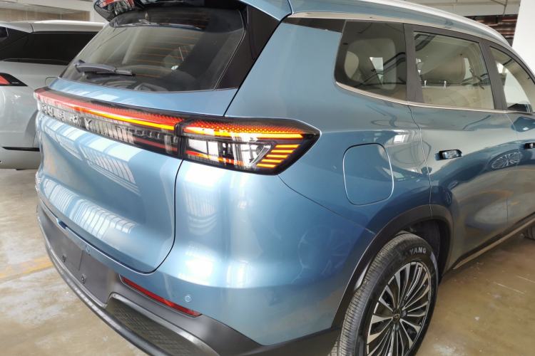 Used Chery Tiggo 8 PLUS C-DM 2025 1.5T 116 km Prestige Version 5 Seats