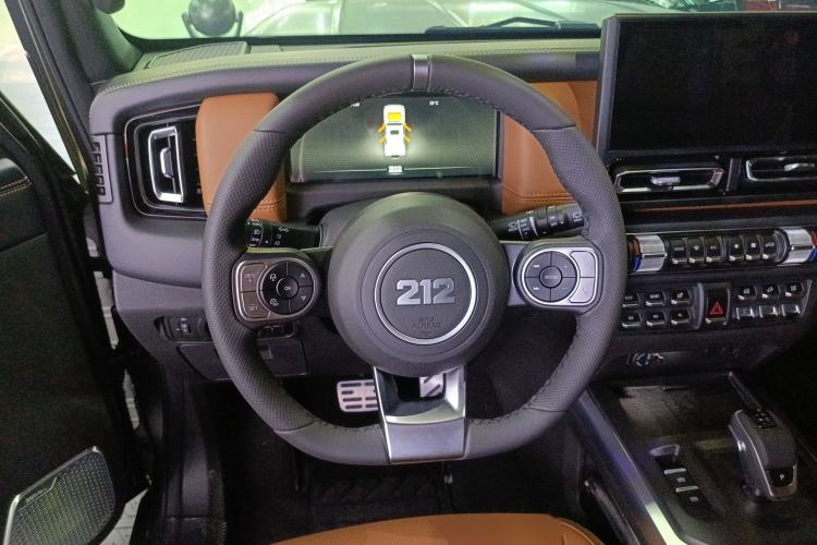 Used 212 T01 2024 2.0T Explorer
