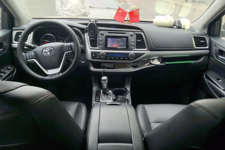 Used Toyota Highlander 2018 2.0T Four-Wheel Drive Luxury Edition 7 Seats China V Emission Standard Center Console