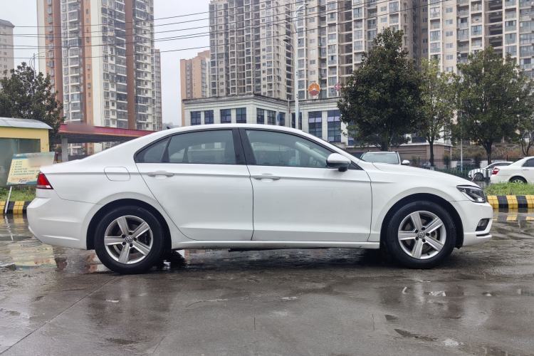 Used Volkswagen Lamando 2015 230TSI Manual Trend Edition
