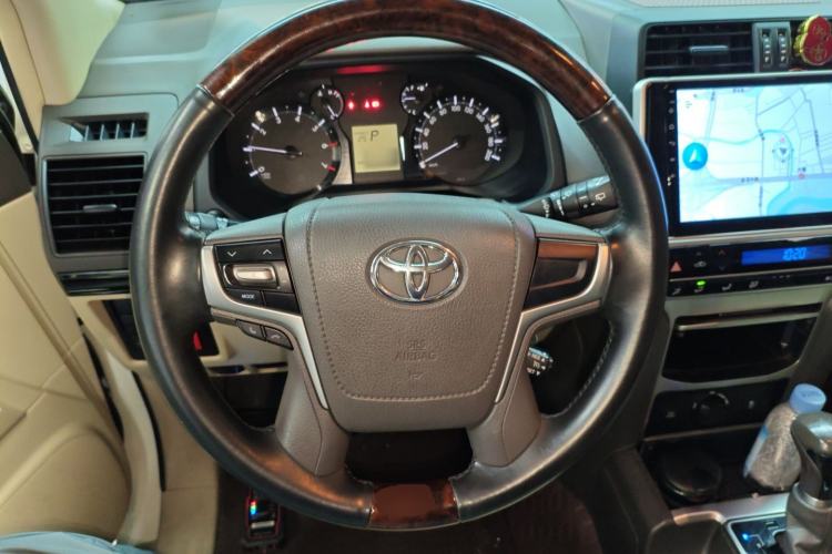 Used Toyota Prado 2017 2.7L Automatic 2700 Gasoline 4x4 7-Seater – Middle East Version Steering Wheel