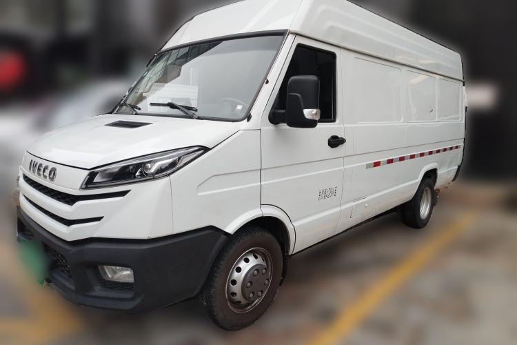 Used Iveco Daily 2023 2.8T V40 Van Long Wheelbase Mid-Roof Dual Tires Manual Doors 2-3 Seater