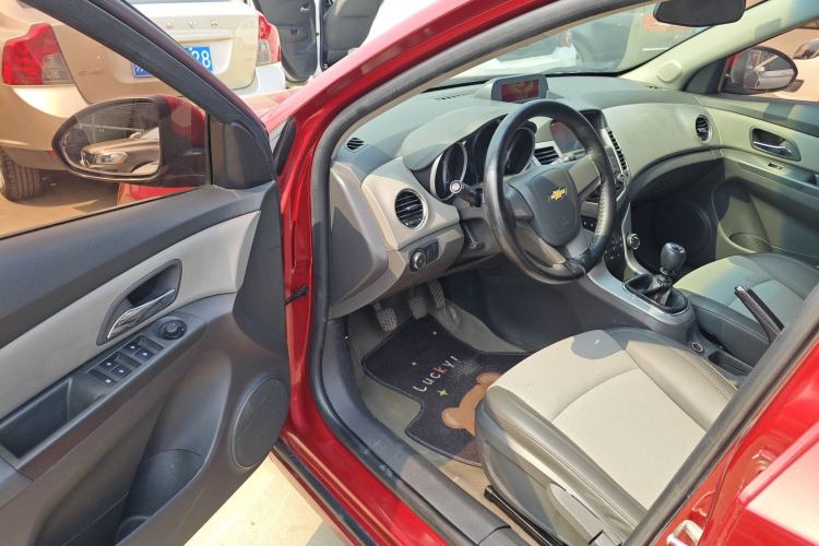 Used Chevrolet Cruze 2012 1.6L SL MT Driver Seat