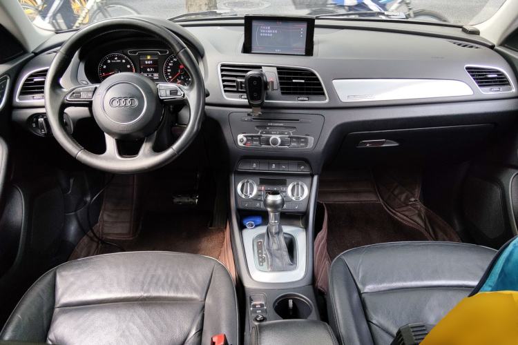 Used Audi Q3 2015 35 TFSI quattro Technology Edition Center Console