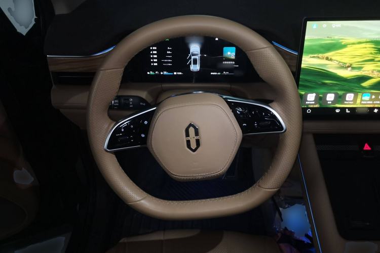 Used Hima AITO M7 2024 1.5T Rear-Drive Plus Version 5 Seats Steering Wheel