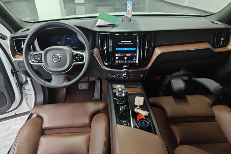 Used Volvo XC60 2024 B5 4x4 Smart Luxury Edition
