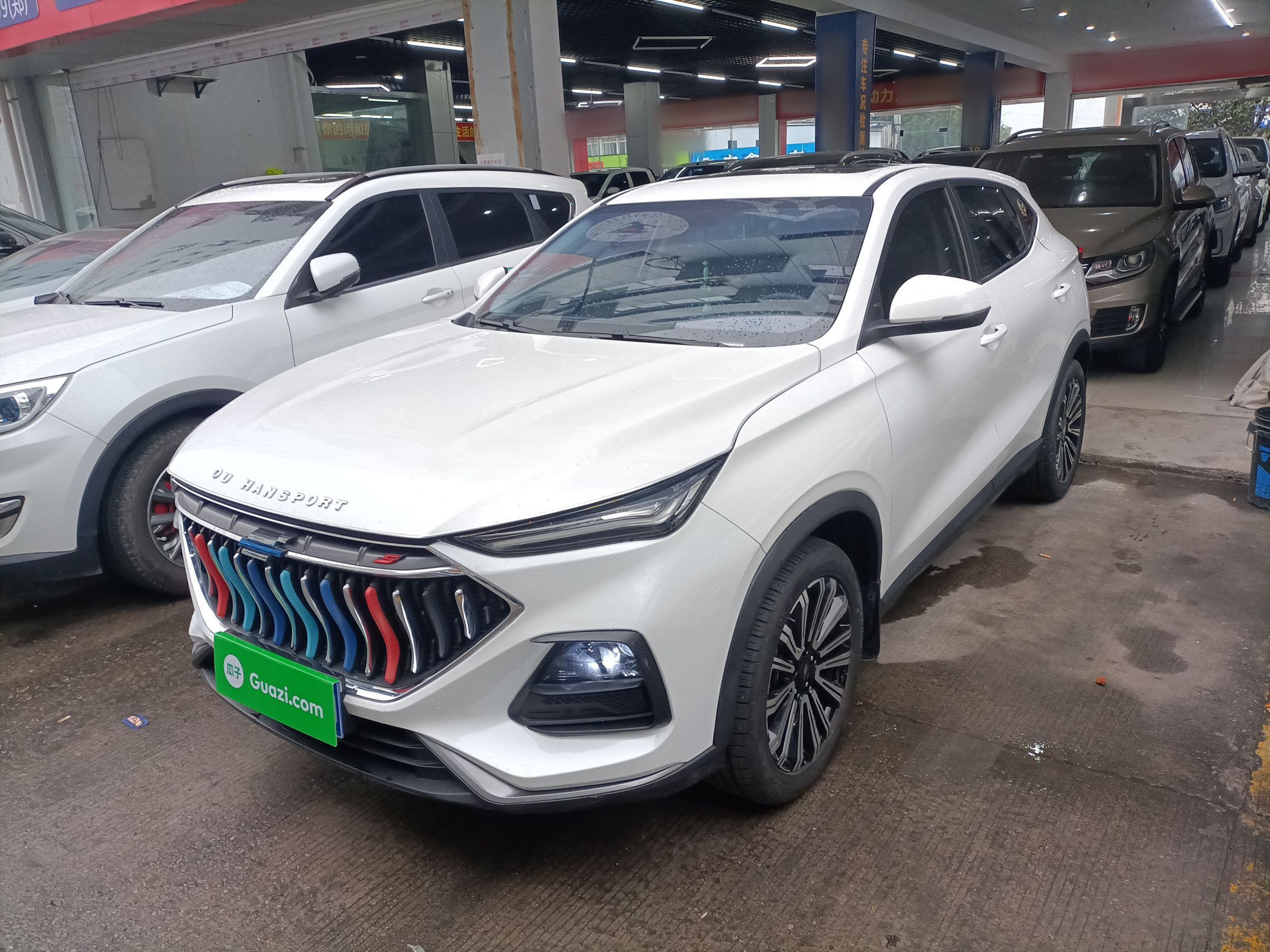 Под передней частью автомобиля