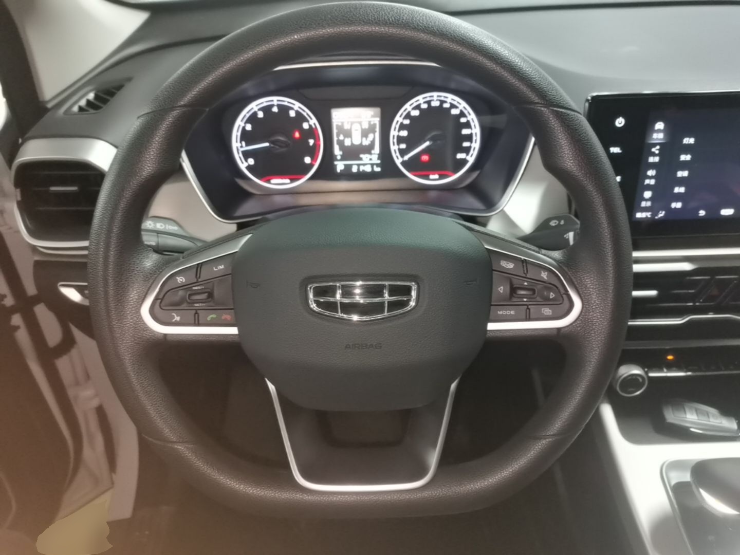 Geely Auto Coolray 2024 1.5T DCT Longteng Edition — снимка 13
