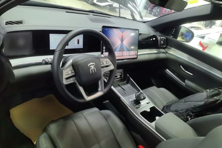 Used BYD Song Pro New Energy 2025 Second-Generation Intelligent Driving Version DM-i 115KM Excellence Edition Center Console