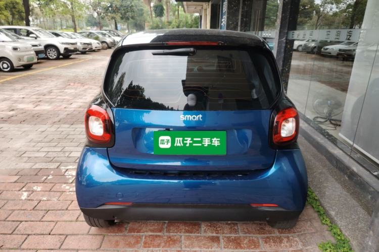 Used smart fortwo 2015 1.0L 52 kW hardtop Dynamic version
