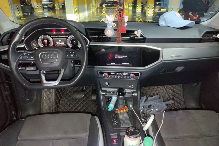 Used Audi Q3 2023 35 TFSI Fashion Dynamic Model (1.4T) Center Console