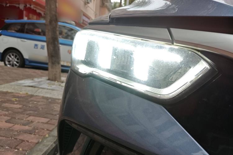 Used BYD Song Pro New Energy 2023 Champion Edition DM-i 110KM Beyond Model Right Front Headlight