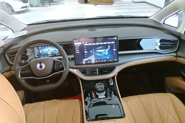 Used Denza D9 2024 DM-i 980 Four-Wheel Drive Prestige Model
