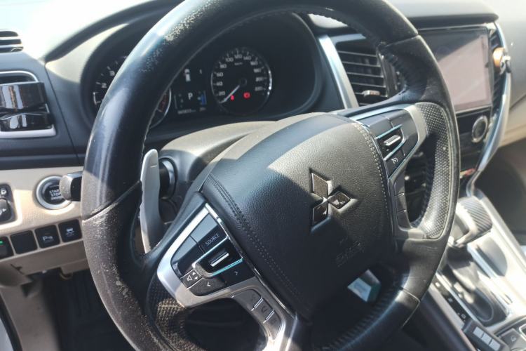 Used Mitsubishi Pajero  Steering Wheel
