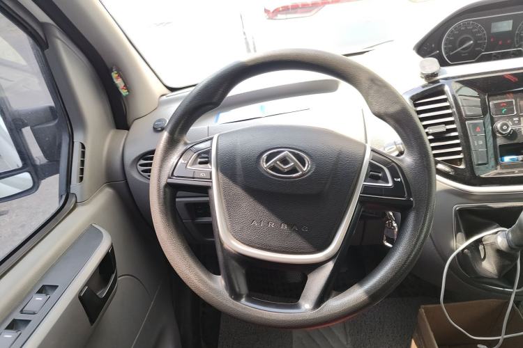 Used SAIC MAXUS Xintu V80 2019 2.5T Classic 6-Speed Manual Van Short Wheelbase Mid-Roof Design 2/3 Seats