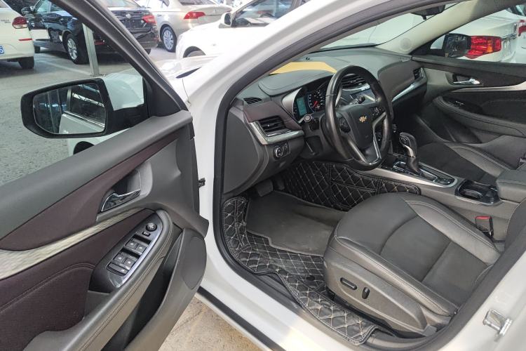 Used Chevrolet Malibu 2017 1.5T Automatic Luxury Edition Driver Seat