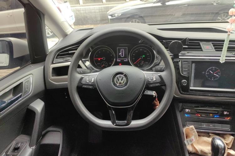 Used Volkswagen Touran 2021 Touran L 280TSI DSG Comfort Edition 7 Seats Steering Wheel