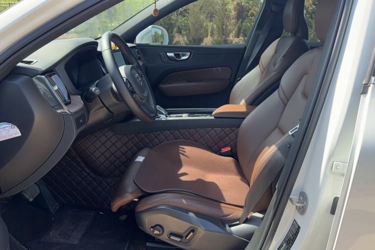 Used Volvo XC60 2024 B5 4x4 Smart Luxury Edition Left Front Seat