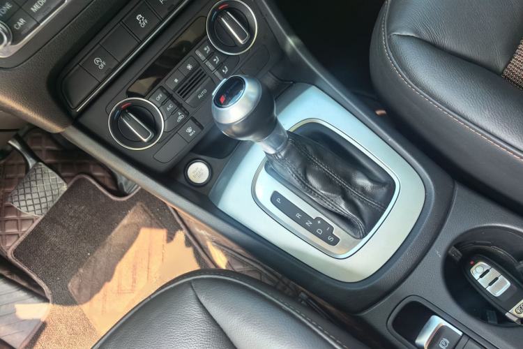 Used Audi Q3 2018 30th Anniversary Edition 30 TFSI Fashion Model Gear Lever