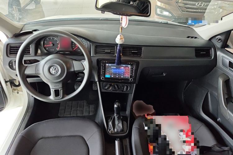 Used Volkswagen Santana 2015 1.6L Automatic Fashion Edition Center Console