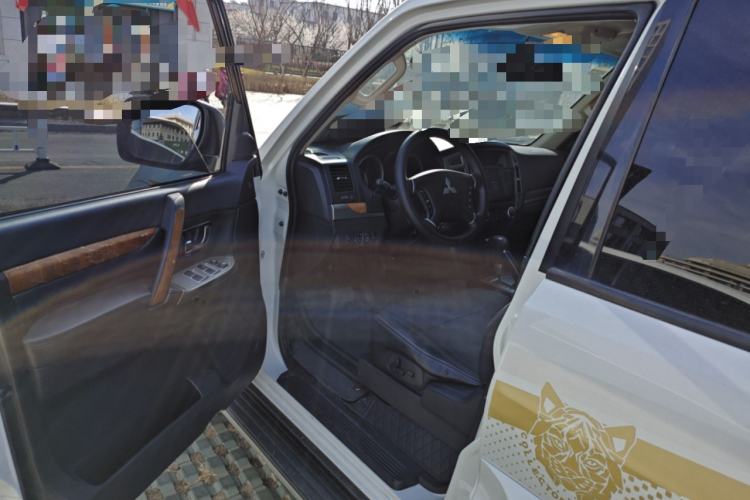 Used Mitsubishi Pajero 2020 3.0L Automatic Luxury Off-Road Version Driver Seat