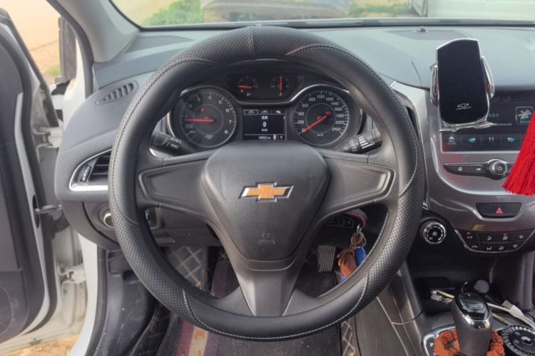 Used Chevrolet Cruze 2018 320 Automatic Pioneer Sunroof Edition Steering Wheel