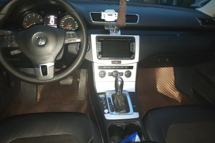 Used Volkswagen Magotan 2015 Facelift 1.8TSI Luxury Model Center Console