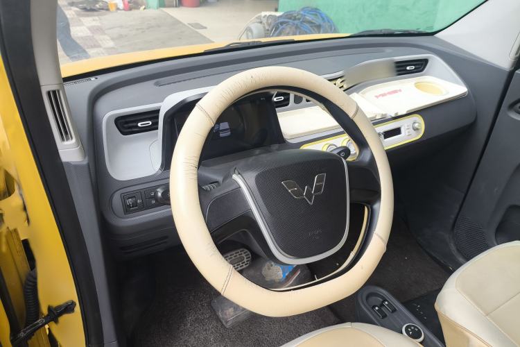 Used Wuling Hongguang MINIEV 2021 Macaron Fashion Model Lithium Iron Phosphate Interior 1
