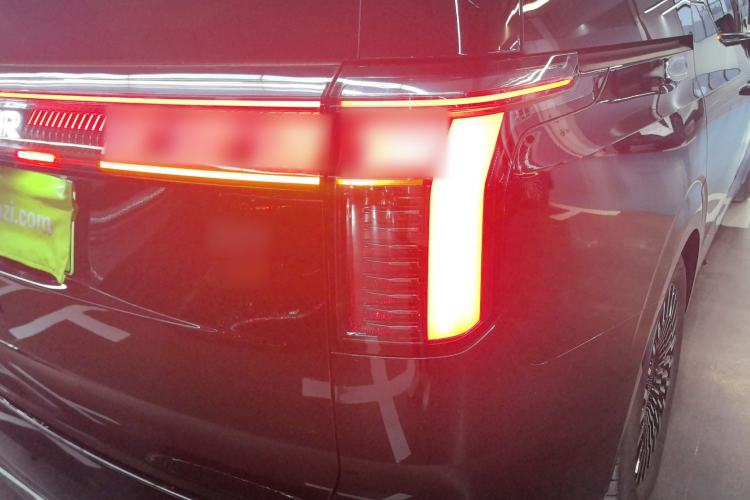 Used Zeekr 009 2024 7-Seater Walk-Through Version Four-Wheel Drive 108 kWh
