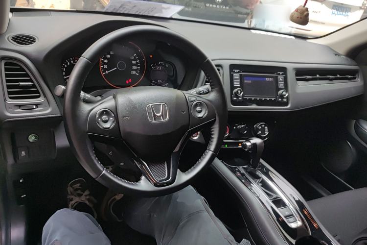 Used Honda Vezel 2018 1.5L CVT 2WD Technology Elite Model Center Console